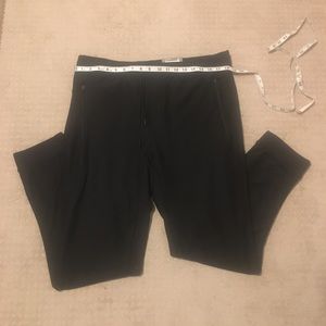 Falls Creek Men’s Size L.Black with two front zipper pockets.